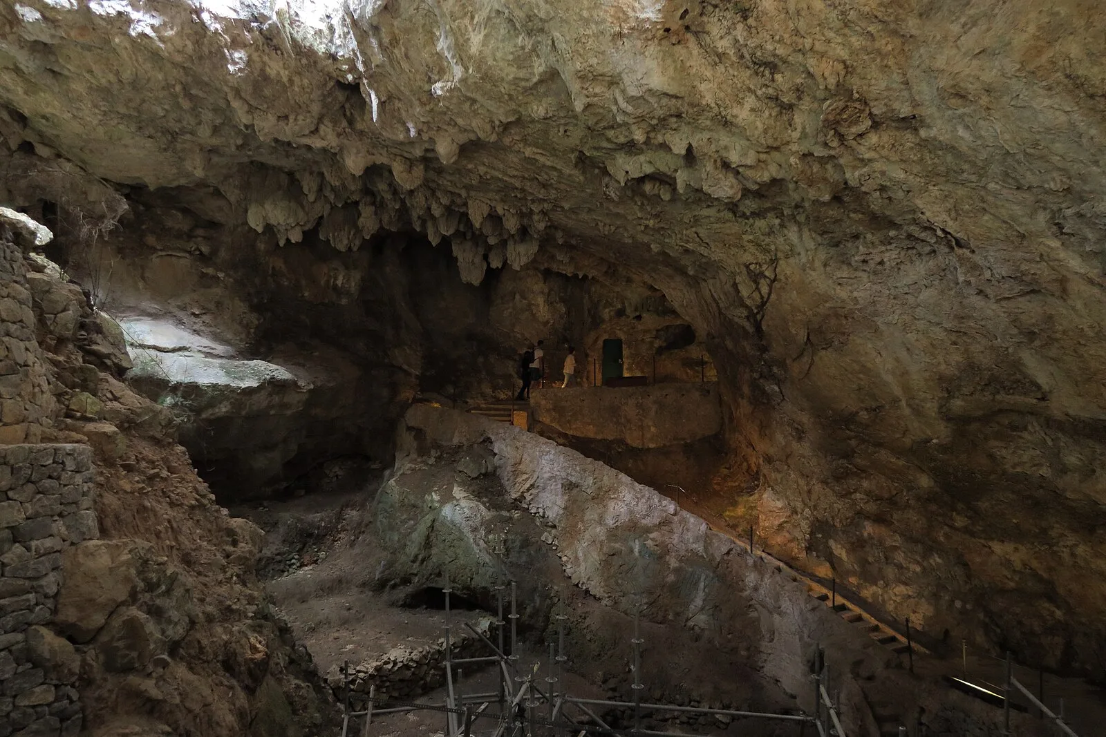 Caves of Monte Castillo